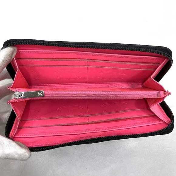 CHANEL Round Long Wallet in Black Cambon Lambskin - Picture 6 of 11